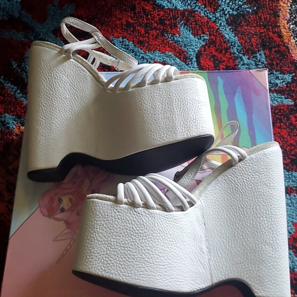 NEW Jeffrey Campbell White Platforms - Picture 4 of 8